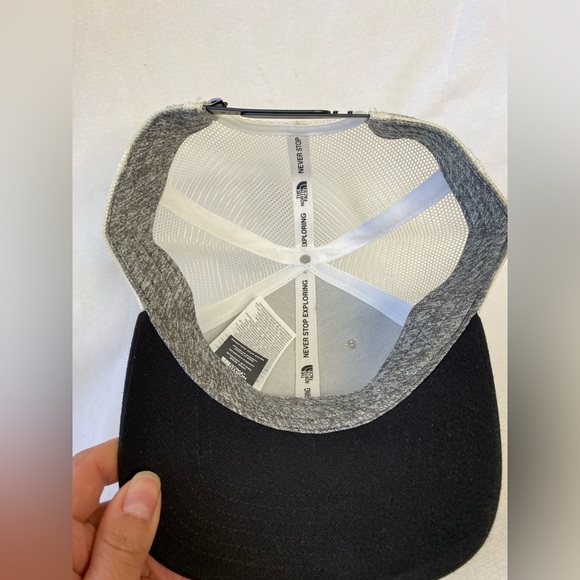The North Face brand baseball cap adjustable gray and white with eagle snap back - Picture 5 of 7